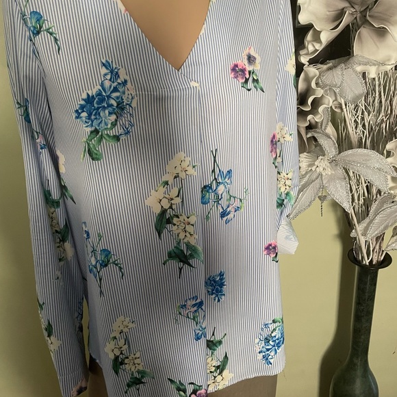 Floral blouse Size M - Picture 3 of 6